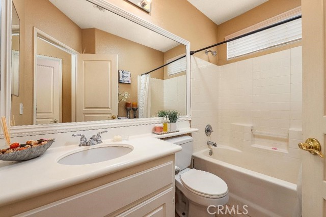 Detail Gallery Image 14 of 21 For 27635 Elkwood Ln, Castaic,  CA 91384 - 4 Beds | 2/1 Baths