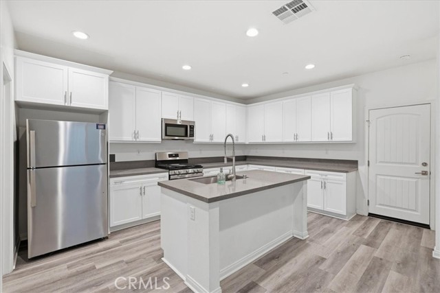 Detail Gallery Image 9 of 37 For 1207 Garnet Ct, Colton,  CA 92324 - 3 Beds | 2/1 Baths