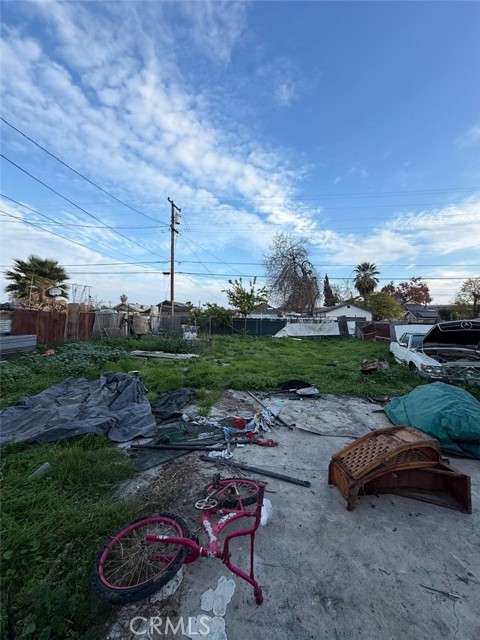 Detail Gallery Image 17 of 19 For 222 E St, Fresno,  CA 93706 - 3 Beds | 1 Baths