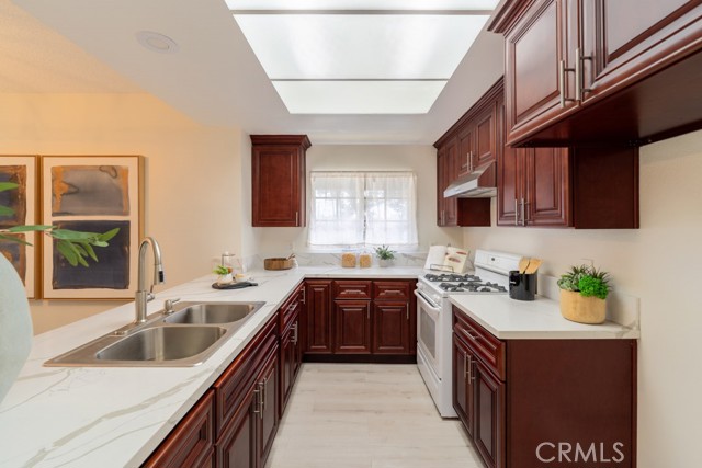 16211 Downey, 92 photo 11