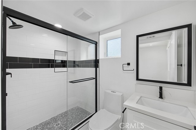 Detail Gallery Image 7 of 17 For 14420 Tiara, Van Nuys,  CA 91401 - 4 Beds | 4 Baths