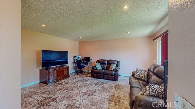 Detail Gallery Image 6 of 52 For 9291 Pico Vista Rd, Downey,  CA 90240 - 3 Beds | 2 Baths