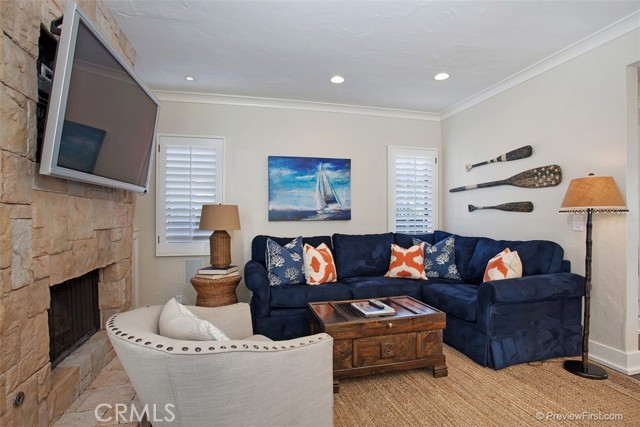 Detail Gallery Image 6 of 26 For 441 Carnation Ave, Corona Del Mar,  CA 92625 - 3 Beds | 2/1 Baths