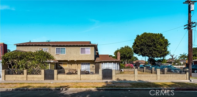 Detail Gallery Image 1 of 7 For 296 E Marker St, Long Beach,  CA 90805 - 6 Beds | 4 Baths