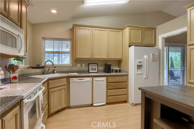4986 7th Street, Mariposa CA: https://media.crmls.org/medias/9a6ec42a-7a6f-428a-8653-dbd4bc299efe.jpg