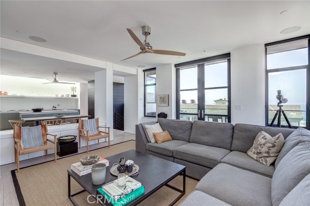 124 21st Place, Manhattan Beach, California 90266, 3 Bedrooms Bedrooms, ,4 BathroomsBathrooms,Residential,Sold,21st,SB21199939