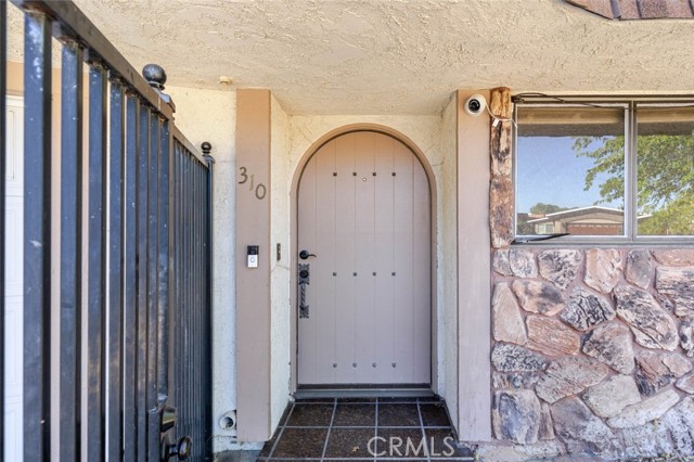 310 Susan Court, Palmdale CA: https://media.crmls.org/medias/9a6f3546-0d33-495f-89ac-5ee25ab4eb20.jpg