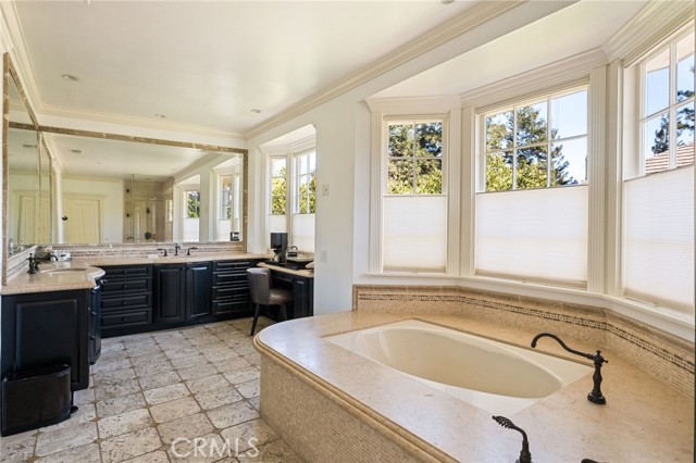 Detail Gallery Image 20 of 74 For 4301 Golf Course Dr, Westlake Village,  CA 91362 - 5 Beds | 5 Baths