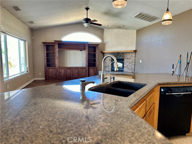 Detail Gallery Image 3 of 42 For 20120 Juniper Rd, Apple Valley,  CA 92308 - 4 Beds | 3 Baths