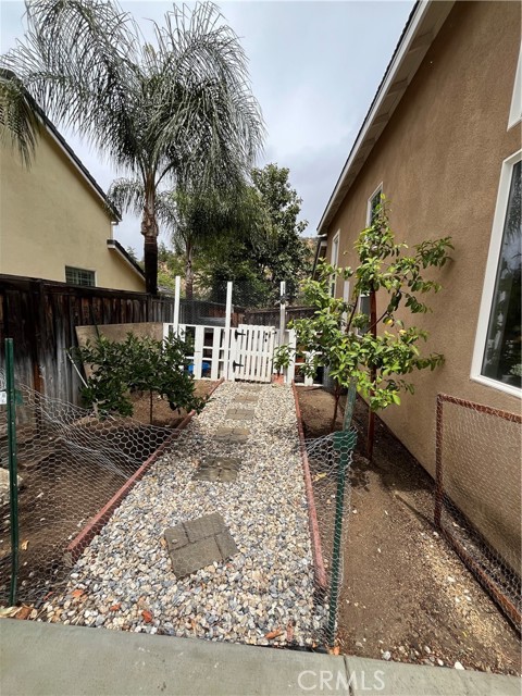 3329 Spruce Street, Lake Elsinore CA: https://media.crmls.org/medias/9a72e1e9-630d-474b-8641-b35f918f747c.jpg
