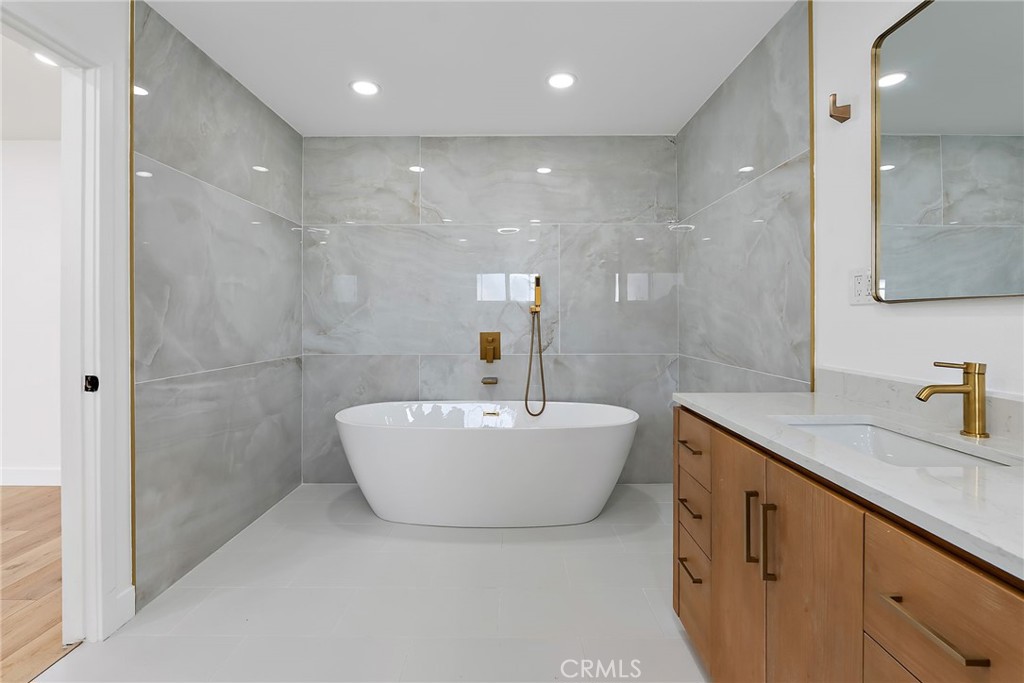 https://media.crmls.org/medias/9a73c674-800b-4fad-b820-38c5cba3c6fb.jpg?preset=X-Large