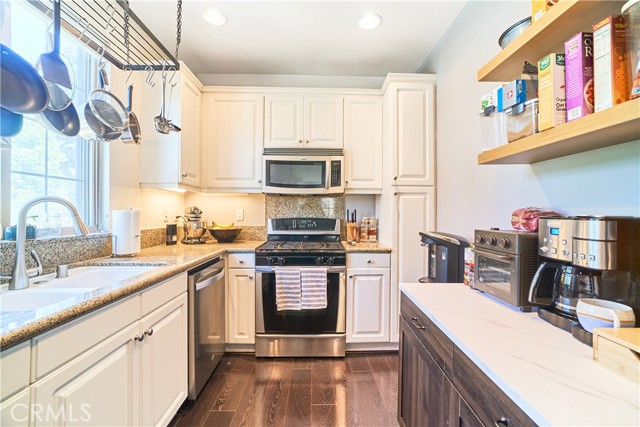 Detail Gallery Image 12 of 39 For 303 Market Ct, Fullerton,  CA 92832 - 3 Beds | 3 Baths