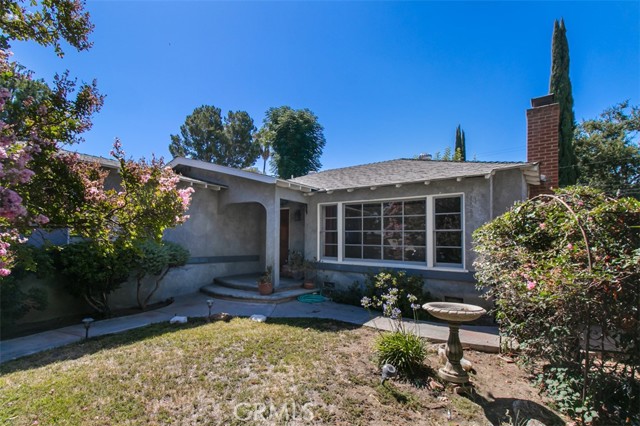 22046 Buena Ventura Street, Woodland Hills CA: https://media.crmls.org/medias/9a74785e-91c9-4832-87ff-95aecc07dac0.jpg
