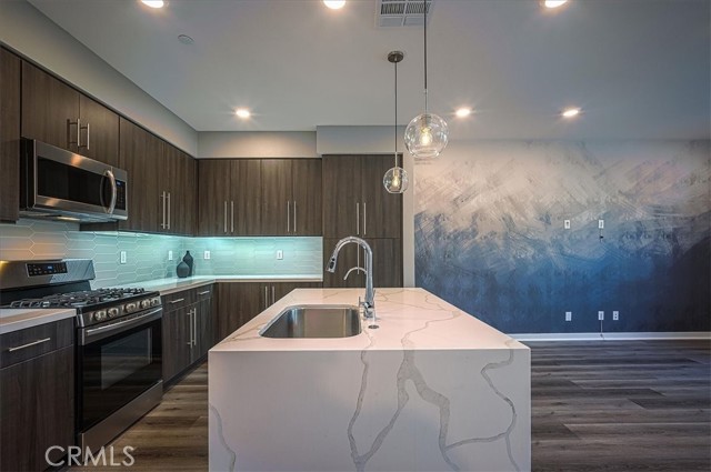 Detail Gallery Image 5 of 42 For 9630 Nova Pl, Rancho Cucamonga,  CA 91730 - 2 Beds | 2/1 Baths