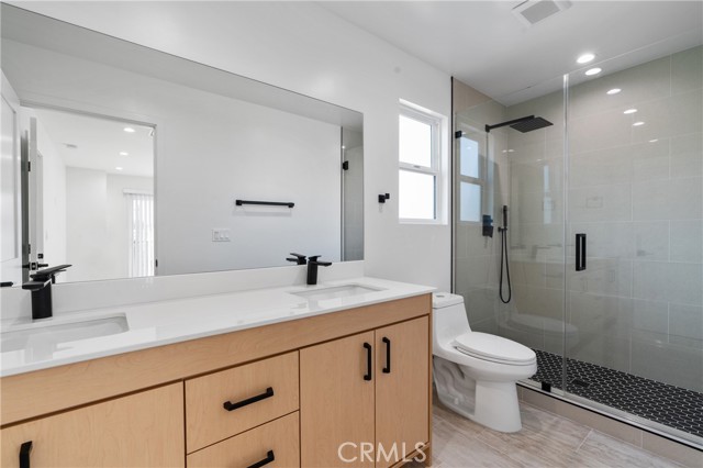 Detail Gallery Image 13 of 20 For 11140 Woodley Ave #1/2,  Granada Hills,  CA 91344 - 3 Beds | 2 Baths