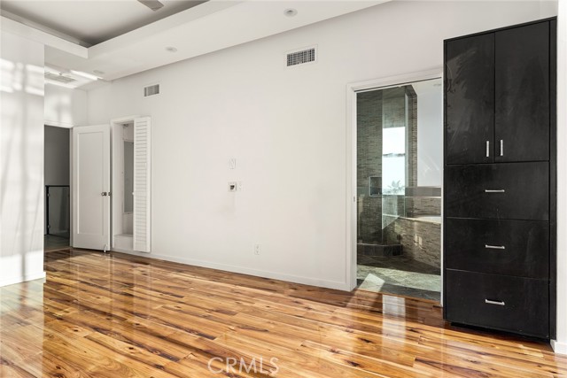 Detail Gallery Image 9 of 22 For 3009 Ocean Front Walk, Venice,  CA 90291 - 3 Beds | 2 Baths