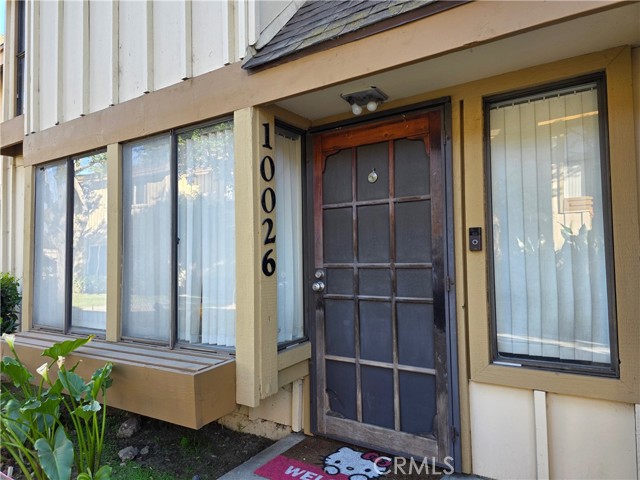Detail Gallery Image 2 of 2 For 10026 Karmont Ave, South Gate,  CA 90280 - 2 Beds | 2 Baths