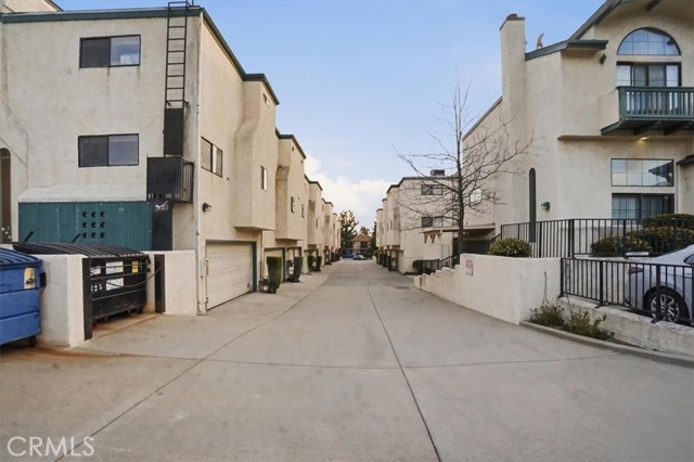 Detail Gallery Image 35 of 43 For 14325 Foothill #9,  Sylmar,  CA 91342 - 2 Beds | 2/1 Baths