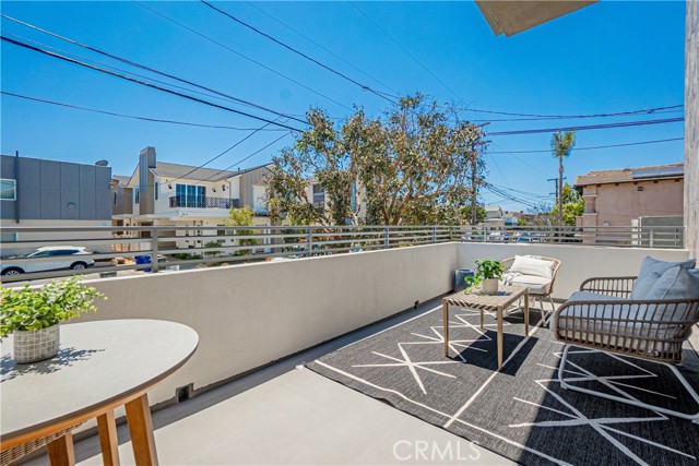 Large Balcony Off Living Area