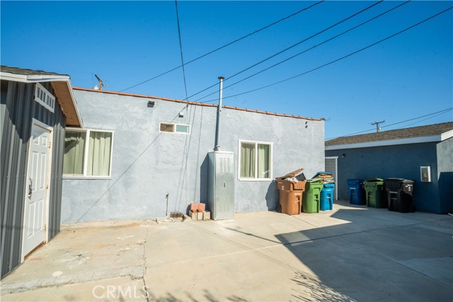 11835 Gale Ave, Hawthorne CA: https://media.crmls.org/medias/9a77ce45-b5eb-48b2-be88-461ea4cf1c4f.jpg