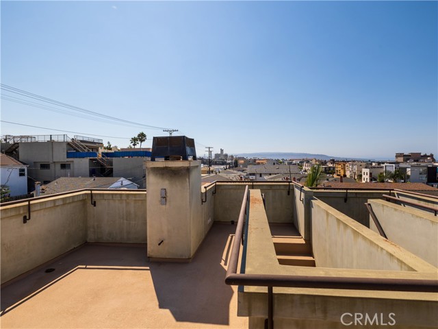 Detail Gallery Image 18 of 35 For 644 Hermosa Ave, Hermosa Beach,  CA 90254 - 3 Beds | 2/1 Baths