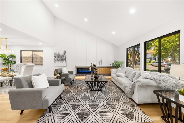 25011 Mammoth Circle, Lake Forest CA: https://media.crmls.org/medias/9a78ece0-aa27-43bc-aca9-b9349f8ff6c6.jpg