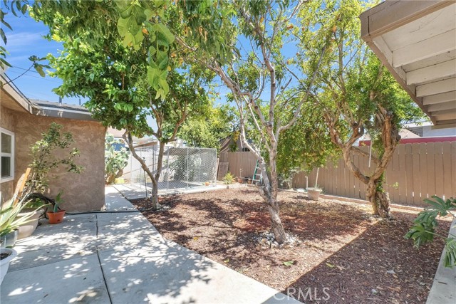 2513 W Occidental Street, Santa Ana CA: https://media.crmls.org/medias/9a7a1f7c-c938-4b97-a609-dcd1bb516c17.jpg