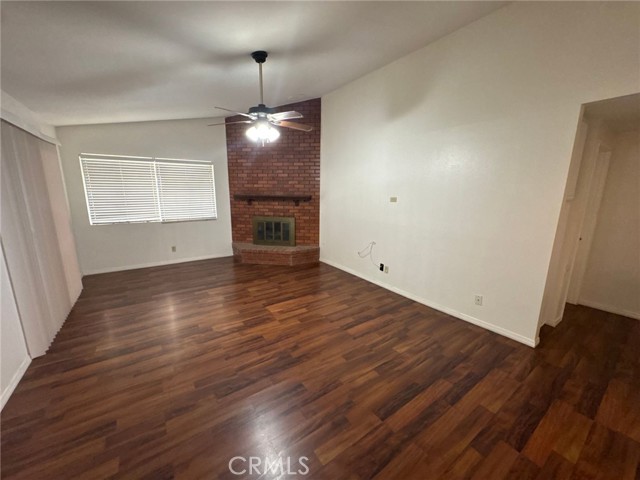 Detail Gallery Image 5 of 19 For 1885 Silver Oak Way, Hemet,  CA 92545 - 3 Beds | 2 Baths