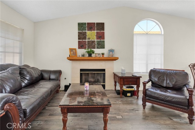 Detail Gallery Image 7 of 33 For 12439 Glennaire Pl, Victorville,  CA 92395 - 2 Beds | 2 Baths