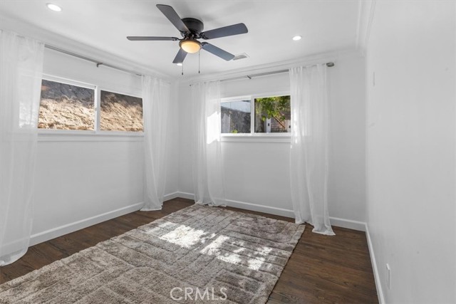 5201 Sale Avenue, Woodland Hills CA: https://media.crmls.org/medias/9a7cf64d-481c-4353-b4ea-e899923e9d76.jpg