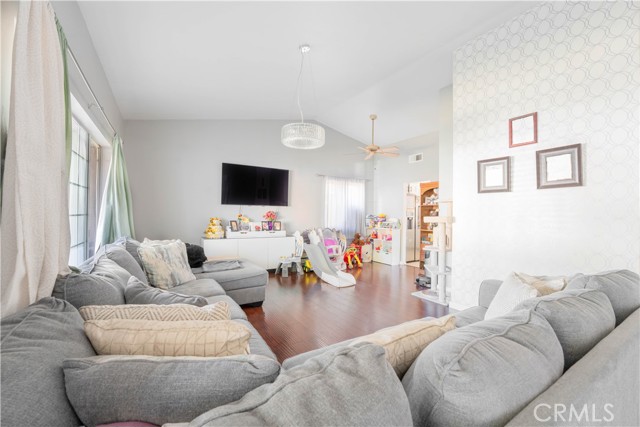 5038 Adobe, Palmdale CA: https://media.crmls.org/medias/9a7d86d5-51ee-4626-b426-c9d51647e7c3.jpg