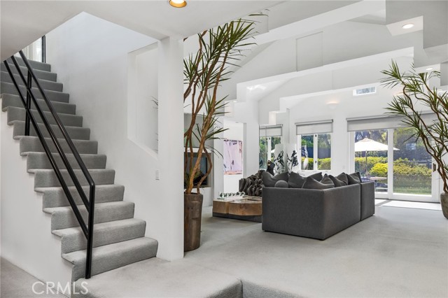 4219 Tarzana Estates Drive, Tarzana CA: https://media.crmls.org/medias/9a7e93a7-d599-45e6-b524-4e85bdfa4e41.jpg