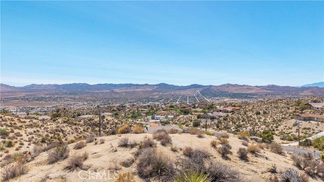 57006 Pinto Court, Yucca Valley CA: https://media.crmls.org/medias/9a7ee62a-a9f3-49a1-bd32-46103bcbc134.jpg