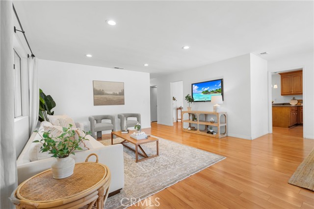 Detail Gallery Image 5 of 50 For 586 36th, Manhattan Beach,  CA 90266 - 3 Beds | 2 Baths