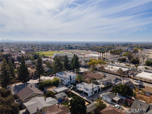 415 W Pine Street, Santa Ana CA: https://media.crmls.org/medias/9a806328-81b4-4298-8478-33dcbb16f8d6.jpg