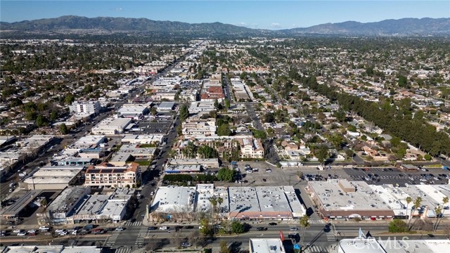 Image 26 of 30 For 18407 Sherman Way