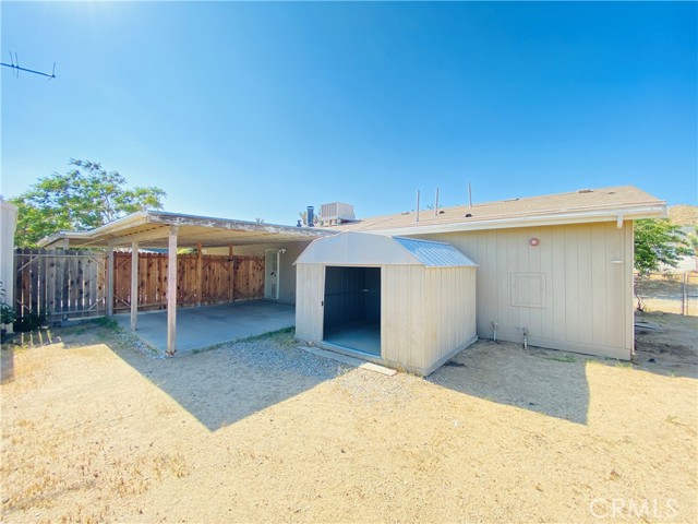 56476 Desert Gold Drive, Yucca Valley CA: https://media.crmls.org/medias/9a8118ae-488e-42a1-bdfa-9b74429a4938.jpg