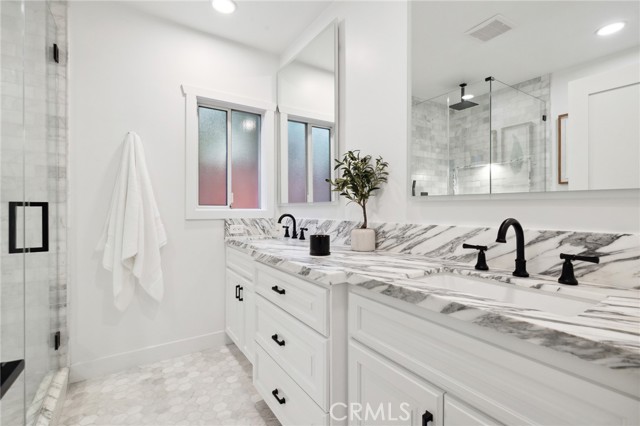 6105 Bellingham Avenue, North Hollywood CA: https://media.crmls.org/medias/9a816daf-85ff-4e90-9cdb-17f4d21a7ba6.jpg