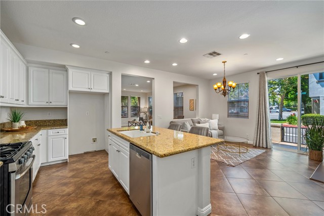 Detail Gallery Image 8 of 55 For 6363 Marbella Ln, Corona,  CA 91752 - 4 Beds | 2 Baths