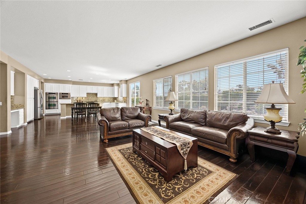 MLS #WS25168725 img 8