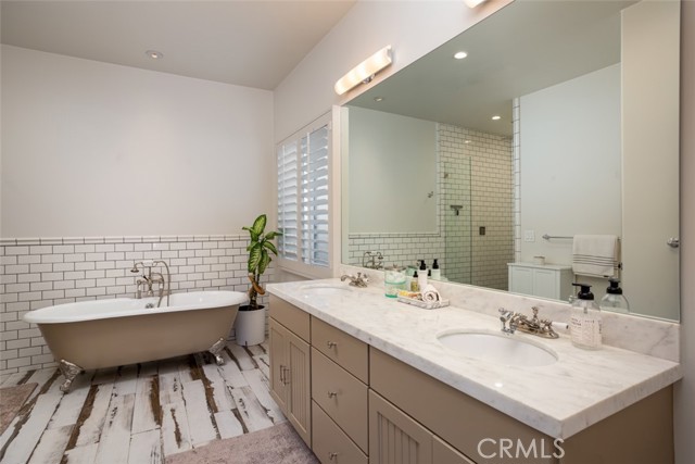 Detail Gallery Image 11 of 28 For 4924 Biloxi Ave, Toluca Lake,  CA 91601 - 4 Beds | 4 Baths