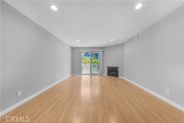 Detail Gallery Image 2 of 25 For 1256 Patricia Ave #10,  Simi Valley,  CA 93065 - 2 Beds | 2 Baths