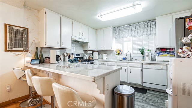 Detail Gallery Image 10 of 20 For 12450 Silverwood Ln, Victorville,  CA 92395 - 4 Beds | 2/1 Baths