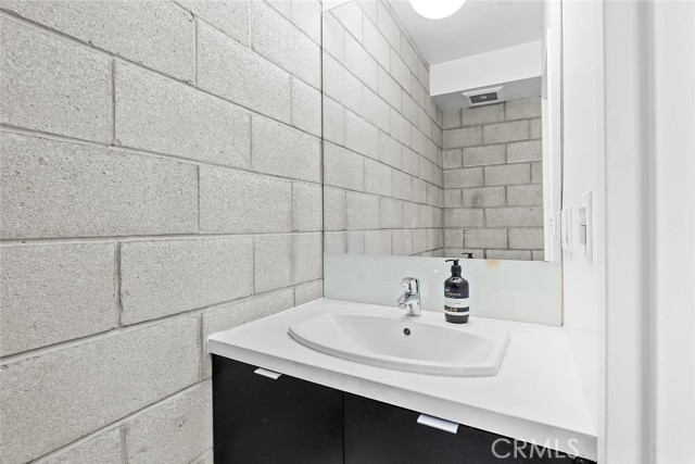 3450 Cahuenga Boulevard, Universal City CA: https://media.crmls.org/medias/9a857a02-b86d-4769-a85a-3bda44823404.jpg