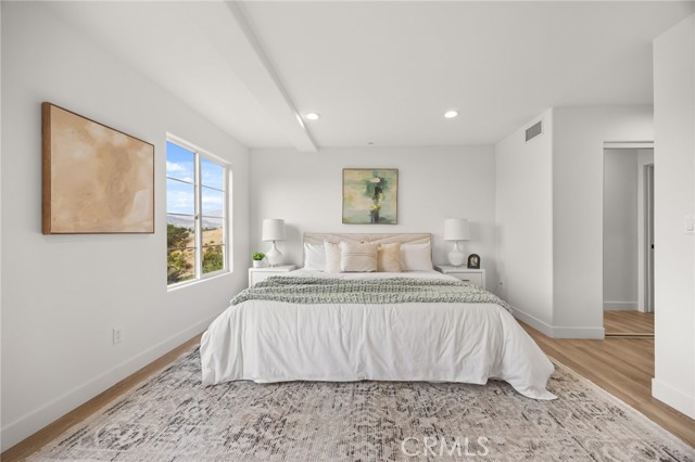 Detail Gallery Image 14 of 32 For 2391 Yorkshire Dr, Los Angeles,  CA 90065 - 3 Beds | 2/1 Baths