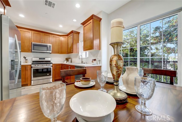 1101 N Maclay Avenue, San Fernando CA: https://media.crmls.org/medias/9a8653cf-be42-43d2-9472-034e91f6746e.jpg