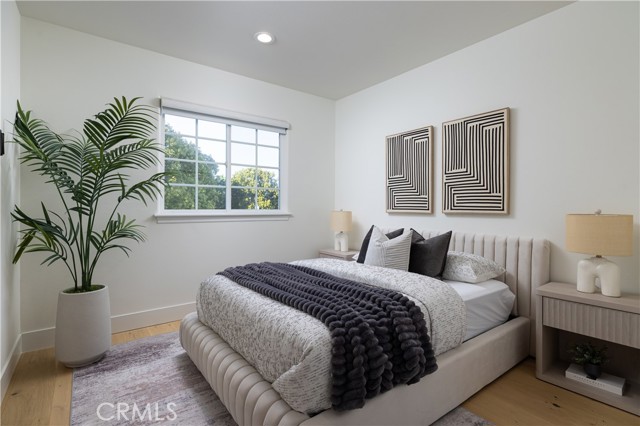 Detail Gallery Image 12 of 28 For 34 Montgomery, Newport Beach,  CA 92660 - 5 Beds | 4/1 Baths