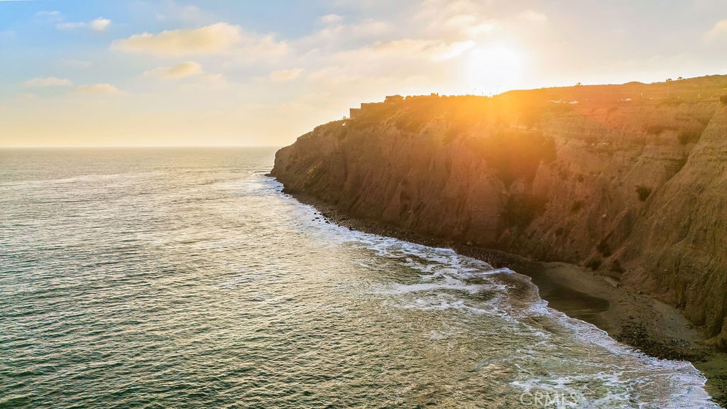 https://media.crmls.org/medias/9a874392-7f19-4cd4-b34b-c819ea416ef5.jpg?preset=X-Large