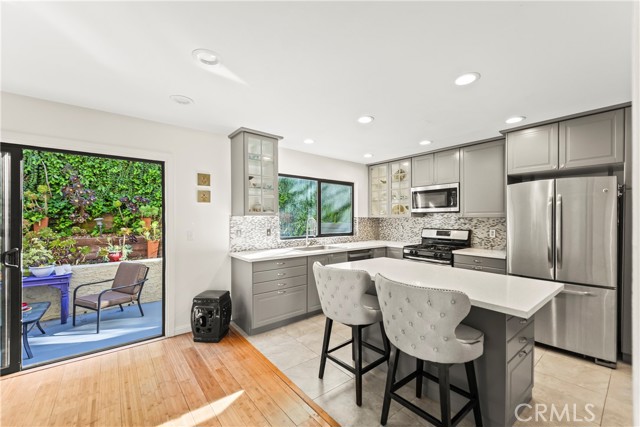 Detail Gallery Image 8 of 33 For 4227 Freedom Dr #304,  Calabasas,  CA 91302 - 3 Beds | 2 Baths