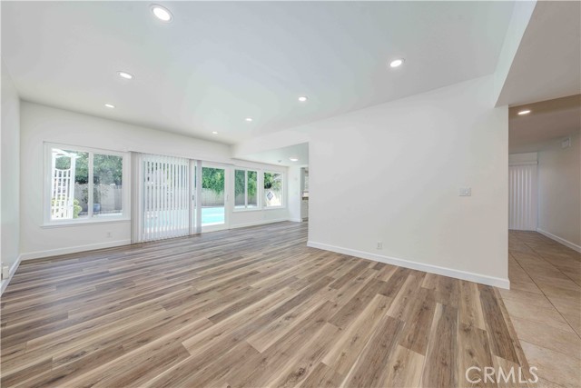 5212 Chablis Circle, Irvine CA: https://media.crmls.org/medias/9a87cfd7-d5a4-49b3-bd87-c384611046ca.jpg
